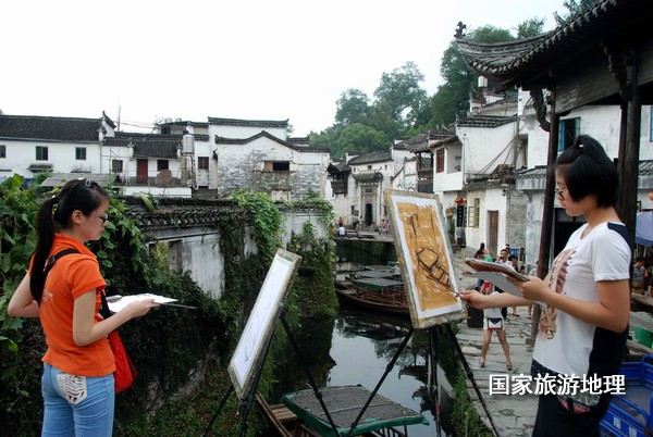 　　9月13日，座落在婺源縣秋口鎮(zhèn)李坑村“小橋、流水、人家”創(chuàng)作寫生基地的李坑章文灑店農(nóng)家樂。