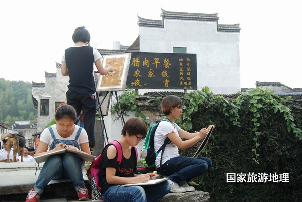 　　9月13日，座落在婺源縣秋口鎮(zhèn)李坑村“小橋、流水、人家”創(chuàng)作寫生基地的李坑章文灑店農(nóng)家樂。