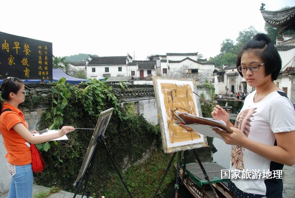 　　9月13日，座落在婺源縣秋口鎮(zhèn)李坑村“小橋、流水、人家”創(chuàng)作寫生基地的李坑章文灑店農(nóng)家樂。