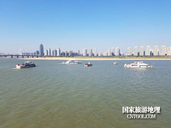 江西開(kāi)展呵護(hù)一湖清水，嚴(yán)厲打擊非法采砂行動(dòng)（圖）